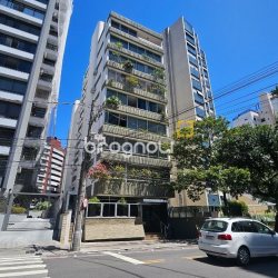 Apartamento com 211m², 4 quartos (sendo 1 suíte), 2 garagens, no bairro Centro em Florianópolis