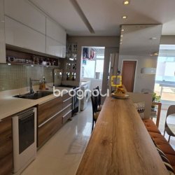 Apartamento com 91m², 3 quartos (sendo 1 suíte), 2 garagens, no bairro Trindade em Florianópolis