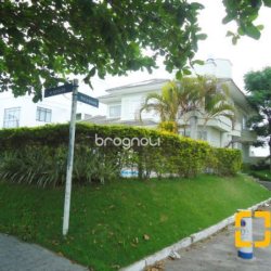 Casa com 380m², 5 quartos (sendo 2 suítes), 2 garagens, no bairro Jurerê em Florianópolis