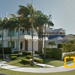 Casa com 665m², 5 quartos (sendo 2 suítes), 2 garagens, no bairro Jurerê Internacional em Florianópolis