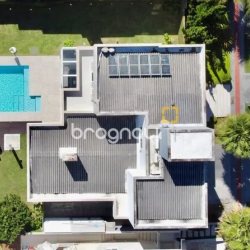 Casa com 320m², 3 quartos (sendo 2 suítes), 3 garagens, no bairro Jurerê Internacional em Florianópolis