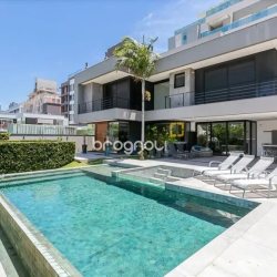 Casa com 460m², 5 quartos (sendo 5 suítes), 2 garagens, no bairro Jurerê Internacional em Florianópolis
