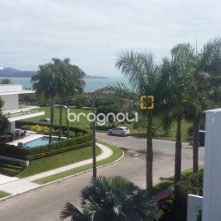 Casa com 421m², 4 quartos (sendo 4 suítes), 4 garagens, no bairro Jurerê em Florianópolis