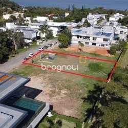 Terreno com 762m², no bairro Cacupé em Florianópolis