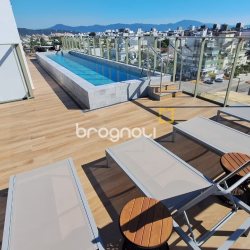 Apartamento com 65m², 2 quartos (sendo 2 suítes), 2 garagens, no bairro Jurerê Internacional em Florianópolis