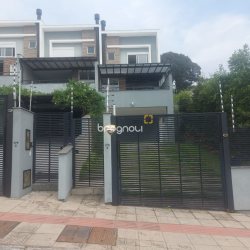Casa com 250m², 4 quartos (sendo 4 suítes), 3 garagens, no bairro Centro em Florianópolis
