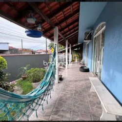 Casa com 218m², 6 quartos (sendo 2 suítes), 2 garagens, no bairro Campeche em Florianópolis