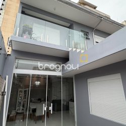 Casa com 220m², 5 garagens, no bairro Abraão em Florianópolis