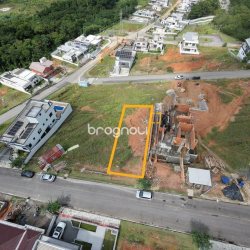 Terreno com 360m², no bairro Forquilhas em São José