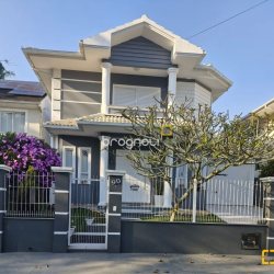 Casa com 240m², 5 quartos (sendo 1 suíte), 2 garagens, no bairro Santa Mônica em Florianópolis