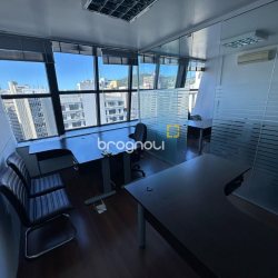 Sala com 65m², no bairro Centro em Florianópolis