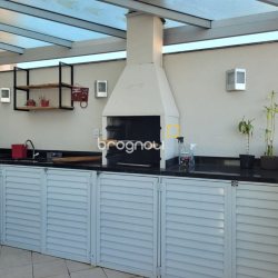Cobertura com 127m², 3 quartos (sendo 1 suíte), 2 garagens, no bairro Saco Grande em Florianópolis