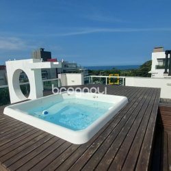 Cobertura com 157m², 3 quartos (sendo 1 suíte), 2 garagens, no bairro Campeche em Florianópolis