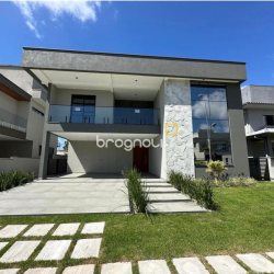 Casa de Condomínio com 127m², 3 quartos (sendo 3 suítes), 2 garagens, no bairro Rio Vermelho em Florianópolis