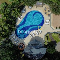 Casa com 1000m², 6 quartos (sendo 6 suítes), no bairro Ratones em Florianópolis