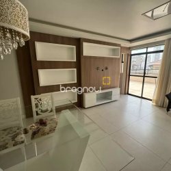 Apartamento com 128m², 3 quartos (sendo 3 suítes), 2 garagens, no bairro Centro em Florianópolis