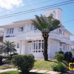 Casa com 450m², 5 quartos (sendo 4 suítes), 3 garagens, no bairro Jurerê Internacional em Florianópolis