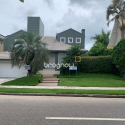Casa com 370m², 5 quartos (sendo 2 suítes), 2 garagens, no bairro Jurerê Internacional em Florianópolis