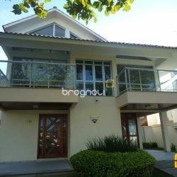 Casa com 580m², 7 quartos (sendo 3 suítes), 5 garagens, no bairro Jurerê Internacional em Florianópolis