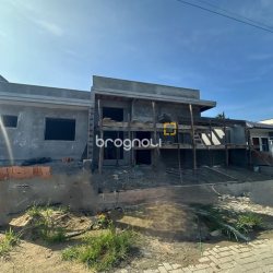 Casa com 78m², 2 quartos (sendo 1 suíte), 1 garagem, no bairro Forquilhas em São José