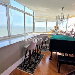 Apartamento com 226m², 3 quartos (sendo 1 suíte), 2 garagens, no bairro Beira Mar em Florianópolis
