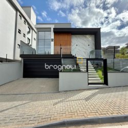 Casa com 144m², 3 quartos (sendo 1 suíte), 2 garagens, no bairro São Sebastião em Palhoça