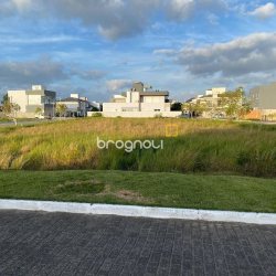 Terreno com 400m², no bairro Campeche em Florianópolis