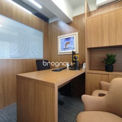 Sala com 76m², no bairro Centro em Florianópolis