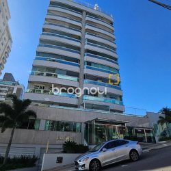 Apartamento com 129m², 3 quartos (sendo 2 suítes), 2 garagens, no bairro Beiramar em Florianópolis