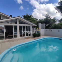 Casa com 119m², 3 quartos (sendo 1 suíte), 2 garagens, no bairro Daniela em Florianópolis