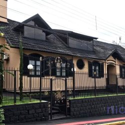 Casa com 194m², 4 quartos (sendo 3 suítes), 2 garagens, no bairro Bom Abrigo em Florianópolis