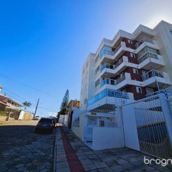 Apartamento com 62m², 2 quartos (sendo 1 suíte), 1 garagem, no bairro Coqueiros em Florianópolis