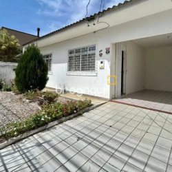 Casa com 128m², 3 quartos, 2 garagens, no bairro Capoeiras em Florianópolis