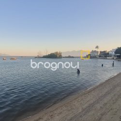 Casa com 249m², 4 quartos (sendo 2 suítes), 3 garagens, no bairro Coqueiros em Florianópolis