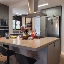 Apartamento com 315m², 3 quartos (sendo 1 suíte), 2 garagens, no bairro Centro em Florianópolis