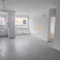 Apartamento com 79m², 2 quartos (sendo 1 suíte), 1 garagem, no bairro Coqueiros em Florianópolis