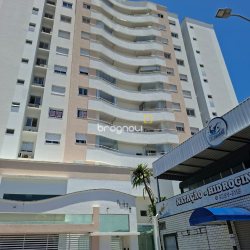 Apartamento com 62m², 2 quartos (sendo 1 suíte), 1 garagem, no bairro Roçado em São José