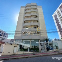 Apartamento com 66m², 2 quartos (sendo 1 suíte), 1 garagem, no bairro Barreiros em São José