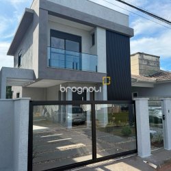 Casa com 81m², 2 quartos (sendo 2 suítes), 1 garagem, no bairro Ponta das Canas em Florianópolis