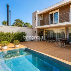 Casa com 276m², 3 quartos (sendo 3 suítes), 2 garagens, no bairro Santa Mônica em Florianópolis
