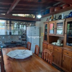 Casa de Condomínio com 270m², 3 quartos (sendo 3 suítes), 2 garagens, no bairro São João do Rio Vermelho em Florianópolis