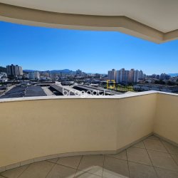 Apartamento com 71m², 2 quartos (sendo 1 suíte), 1 garagem, no bairro Barreiros em São José