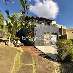Casa com 224m², 3 quartos (sendo 1 suíte), 2 garagens, no bairro Cachoeira do Bom Jesus em Florianópolis