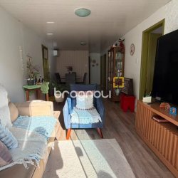 Casa com 110m², 2 quartos (sendo 1 suíte), 2 garagens, no bairro Monte Verde em Florianópolis