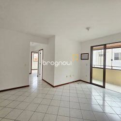 Apartamento com 87m², 3 quartos (sendo 1 suíte), 1 garagem, no bairro Barreiros em São José