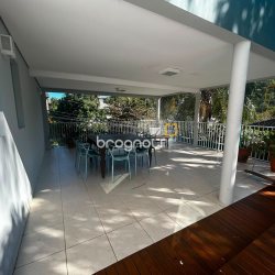 Casa de Condomínio com 258m², 3 quartos (sendo 3 suítes), 2 garagens, no bairro Rio Tavares em Florianópolis