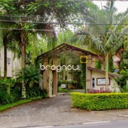 Apartamento com 74m², 2 quartos (sendo 1 suíte), 2 garagens, no bairro Lagoa da Conceição em Florianópolis