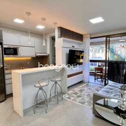 Apartamento com 90m², 2 quartos (sendo 2 suítes), 2 garagens, no bairro Jurerê Internacional em Florianópolis