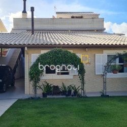 Casa com 305m², 3 quartos (sendo 3 suítes), 3 garagens, no bairro Pântano do Sul em Florianópolis