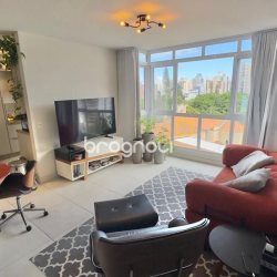 Apartamento com 68m², 2 quartos (sendo 1 suíte), 2 garagens, no bairro Centro em Florianópolis